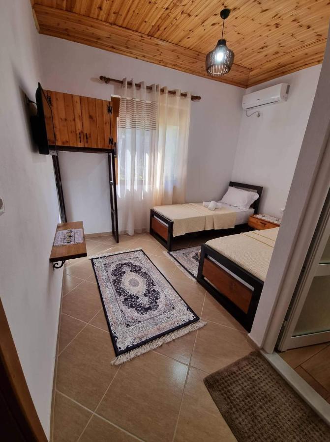 B Vishe Guest House Gjirokastër Exterior foto